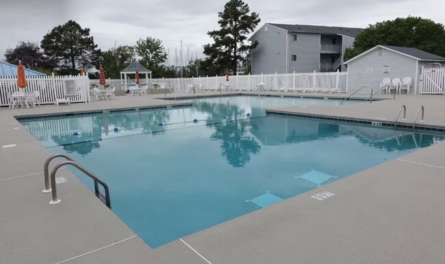 Building Photo - Gated Fairfield Harbour Home + Utilities + Wi-Fi Included