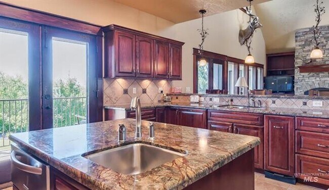 Building Photo - Exquisite home on acreage in Star