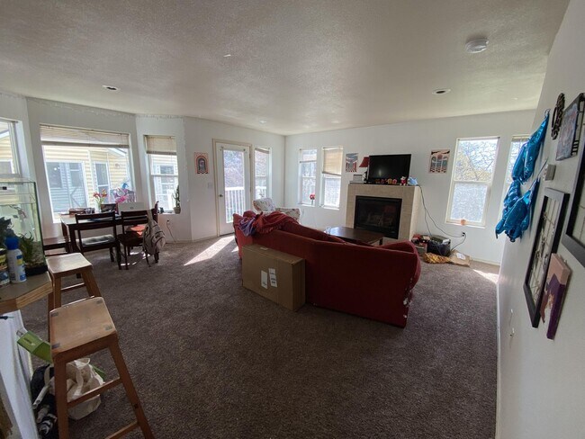 Building Photo - 857 N Garfield St