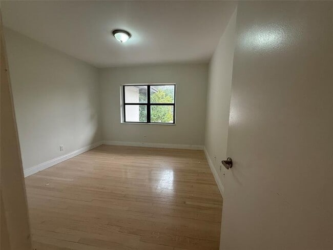 Building Photo - 1109 E Broward Blvd