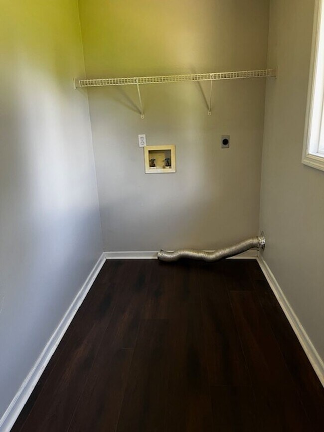 Building Photo - Maryville 37803 - 3 bedroom, 2 bath home -...