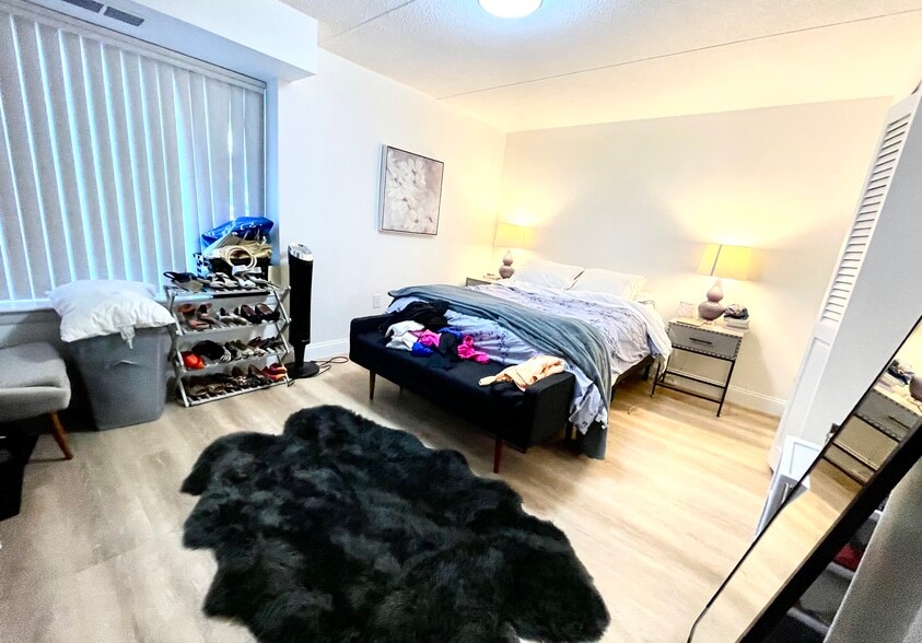 Master bedroom - 1243 Beacon St