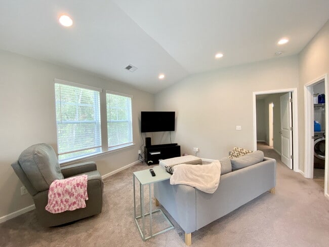 Building Photo - Single Family Home for Rent in Palmetto Point