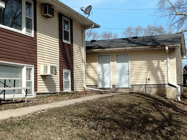 Building Photo - 2-bedroom 1 bedroom in Ellendale - Garage included!