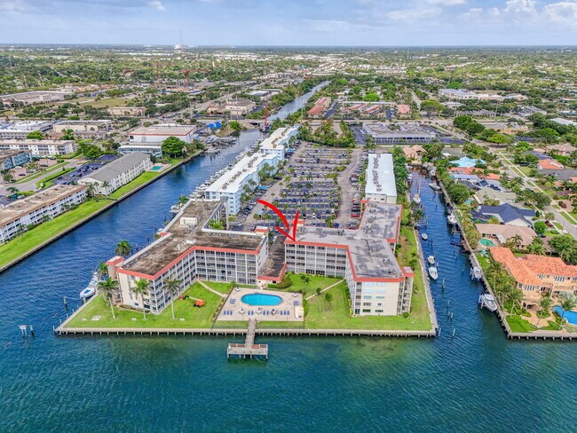 Building Photo - 105 Paradise Harbour Blvd