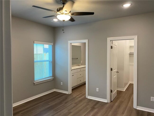 Building Photo - 221 Williams ct