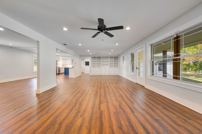 Building Photo - 215 Perryman Rd