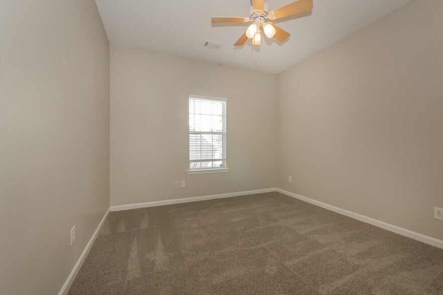 Building Photo - 537 Anglewood Trace