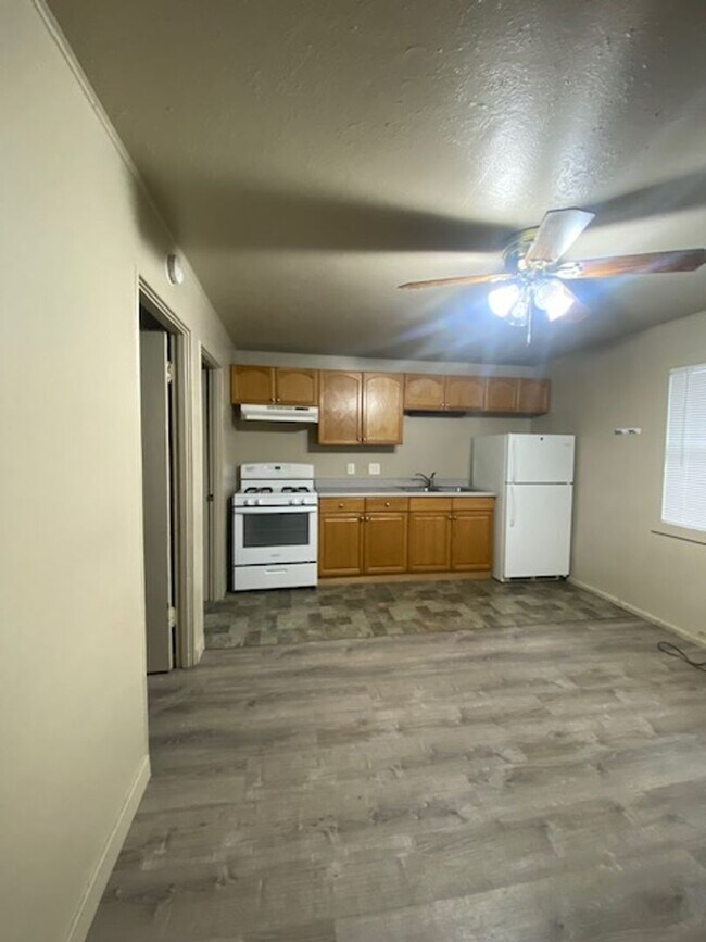 Building Photo - Freshly Updated Single Level One Bedroom Apartment With All Utilities Included!