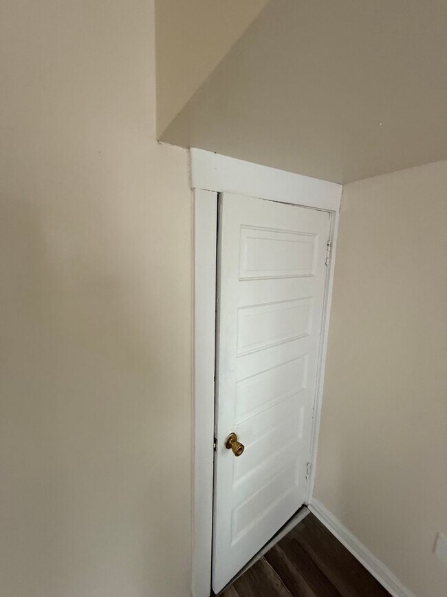 Building Photo - Section 8 Accepted! 4br 2ba Home