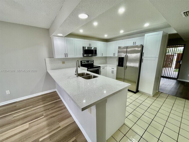 Building Photo - 11894 SW 12th Pl