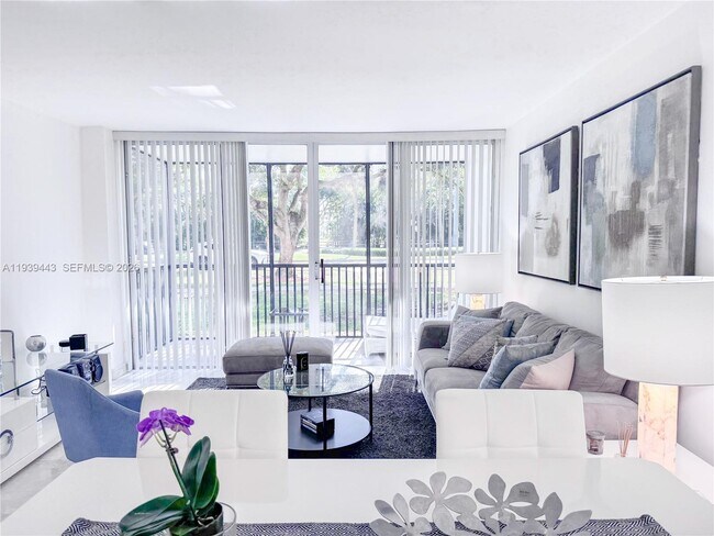 Building Photo - 3301 N Country Club Dr