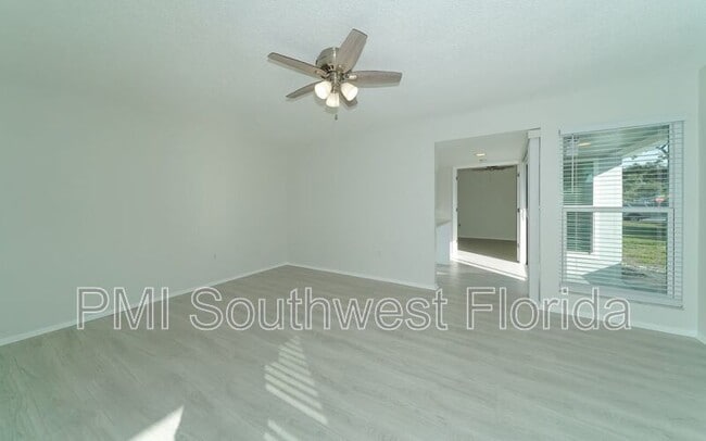 Building Photo - 2137 Couver Dr