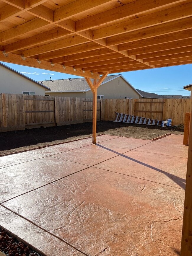 Building Photo - Modern 3-Bedroom, 2-Bath Home with Spaciou...