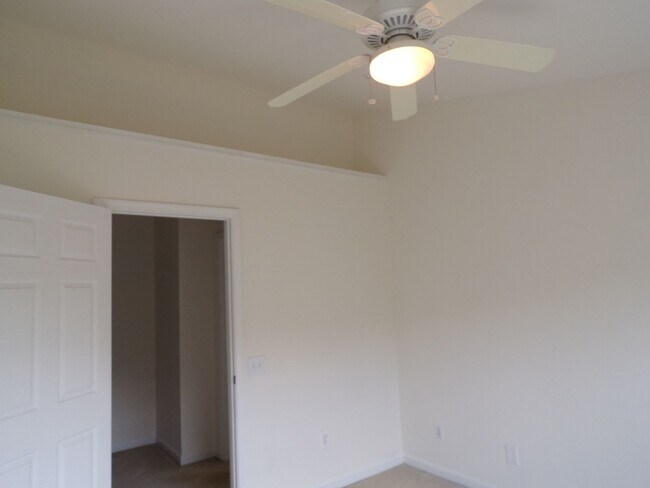 Building Photo - Two Bedroom, Two Level Condo Near Van Dorn...
