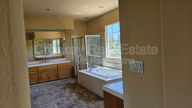 Building Photo - 2068 Eucalyptus Way
