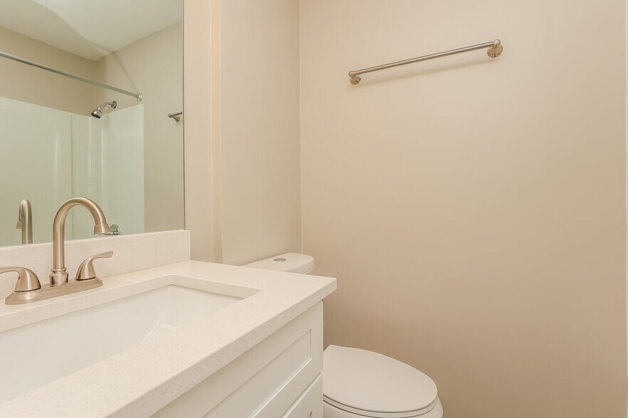 Building Photo - 107 Northlake Dr