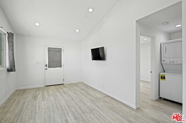 Building Photo - 6723 Sheltondale Ave