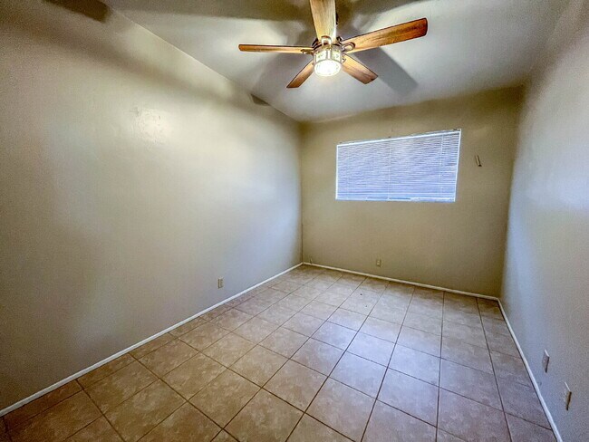 Building Photo - 1239 N Alamo Ave