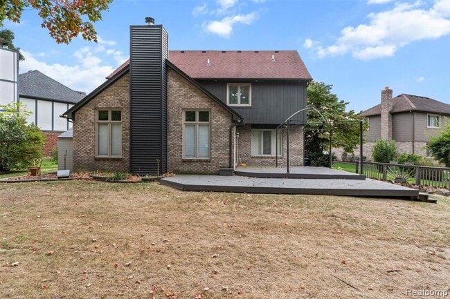 Building Photo - 23931 Pointe Dr
