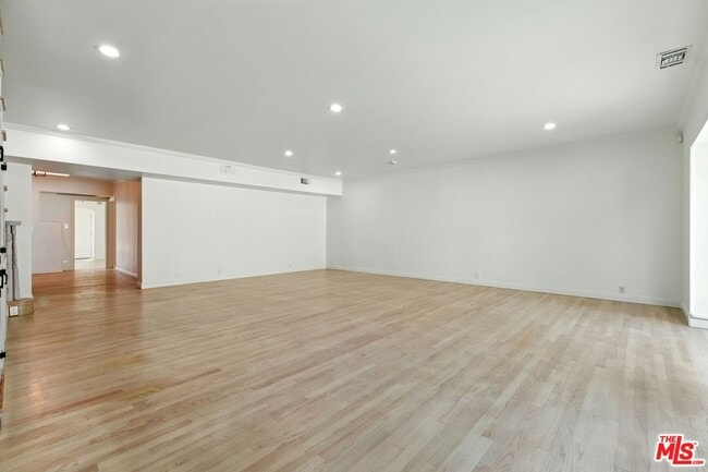 Building Photo - 4640 Laurelgrove Ave