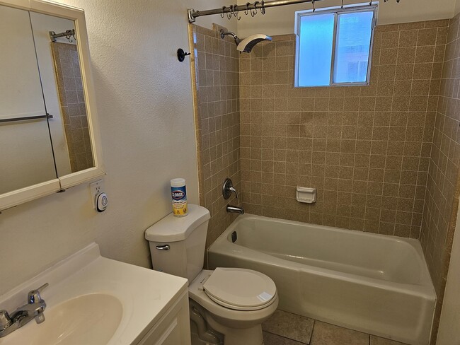 Building Photo - 863 E Fountain St