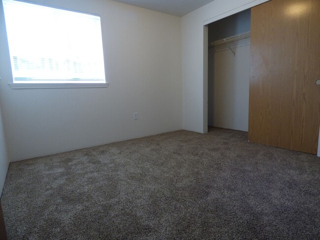 Building Photo - 3 bedroom 2 bath! East Lancaster