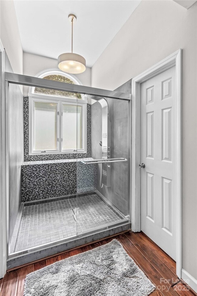 Building Photo - 709 Normandy Rd