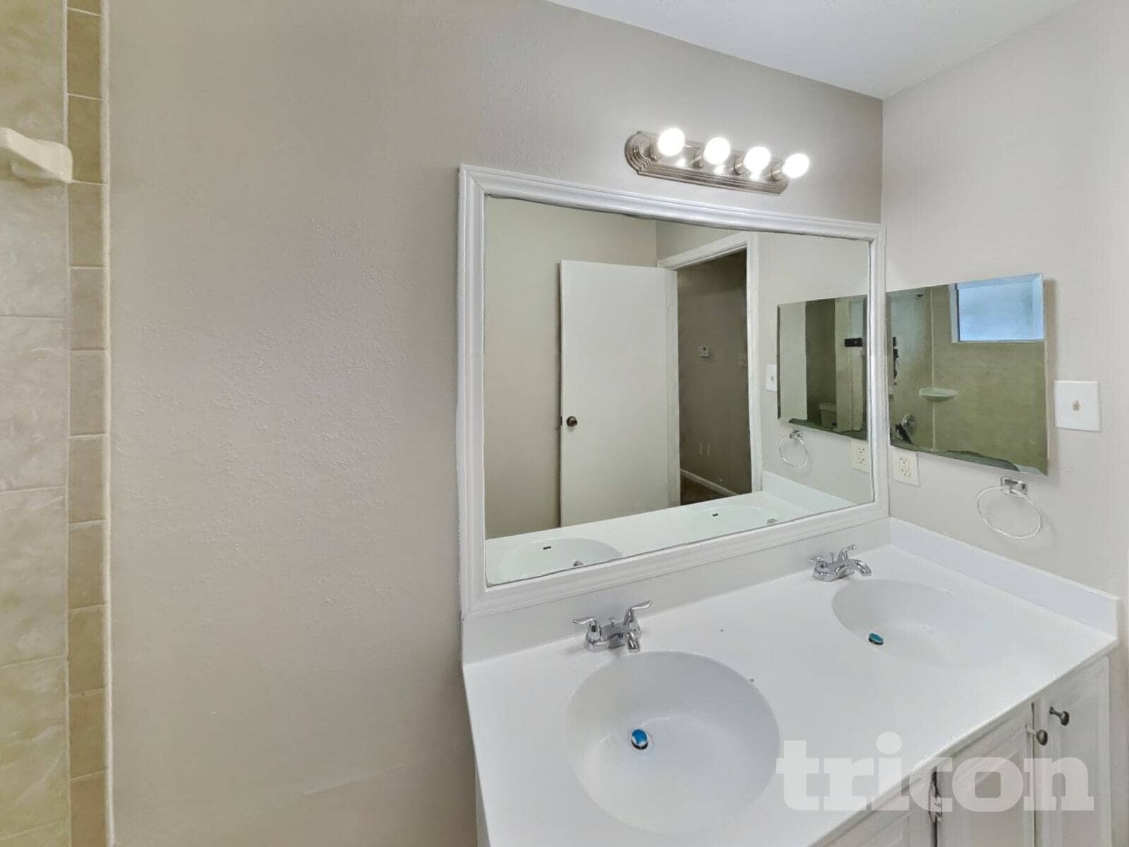 Building Photo - 8111 Silver Fir Dr