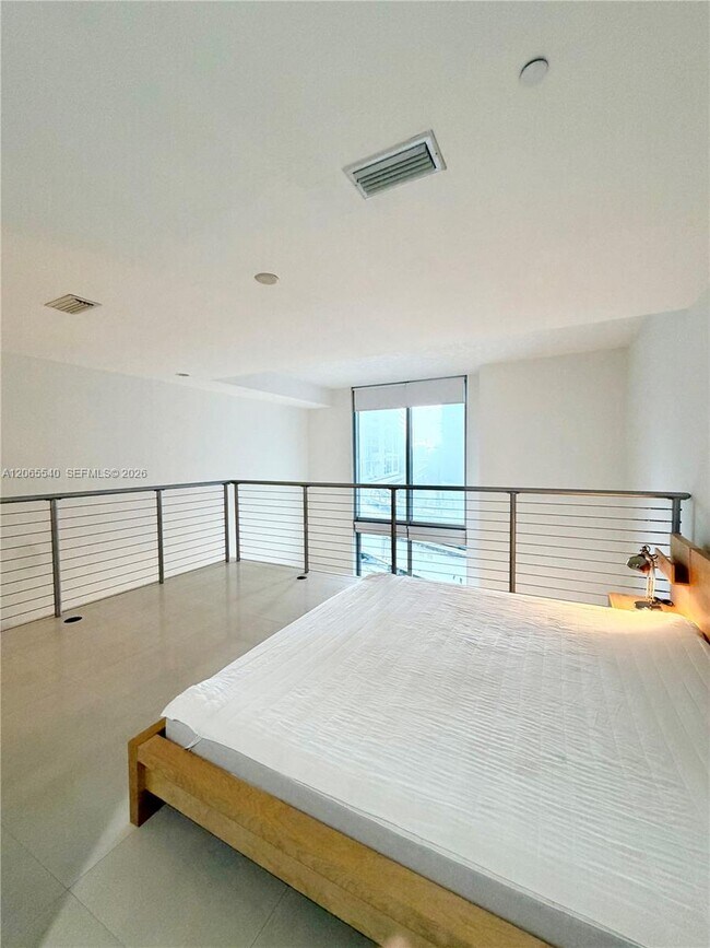 Building Photo - 1050 Brickell Ave