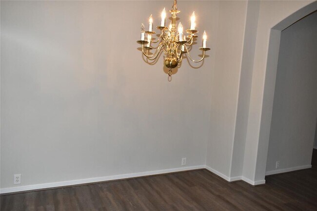 Building Photo - 11111 Sprucedale Ct