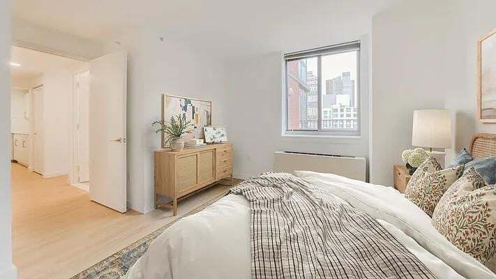 Building Photo - 448 W 37th St