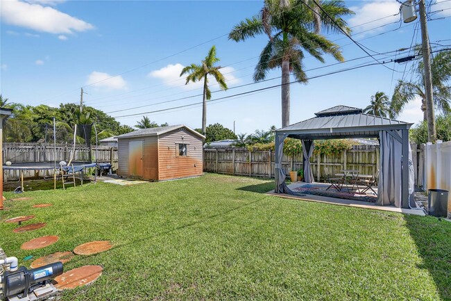 Building Photo - 554 NW 46th St