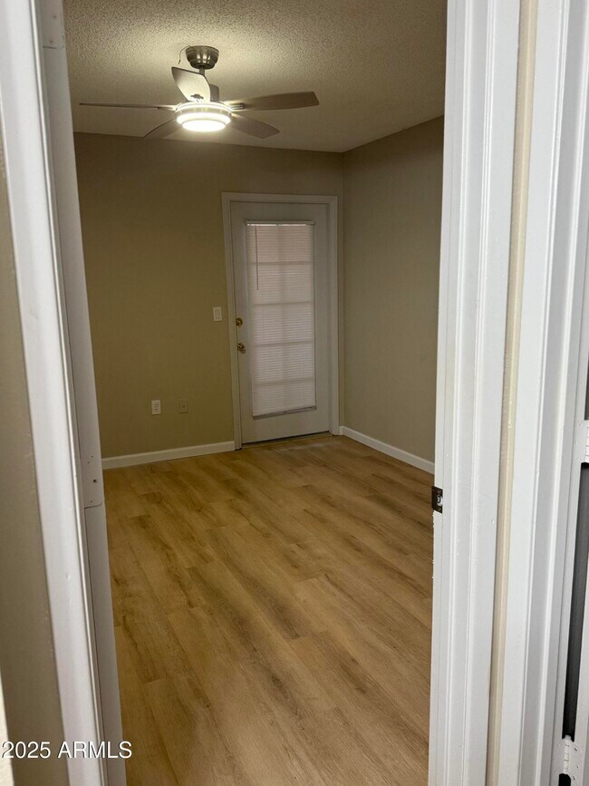 Building Photo - 461 W Holmes Ave