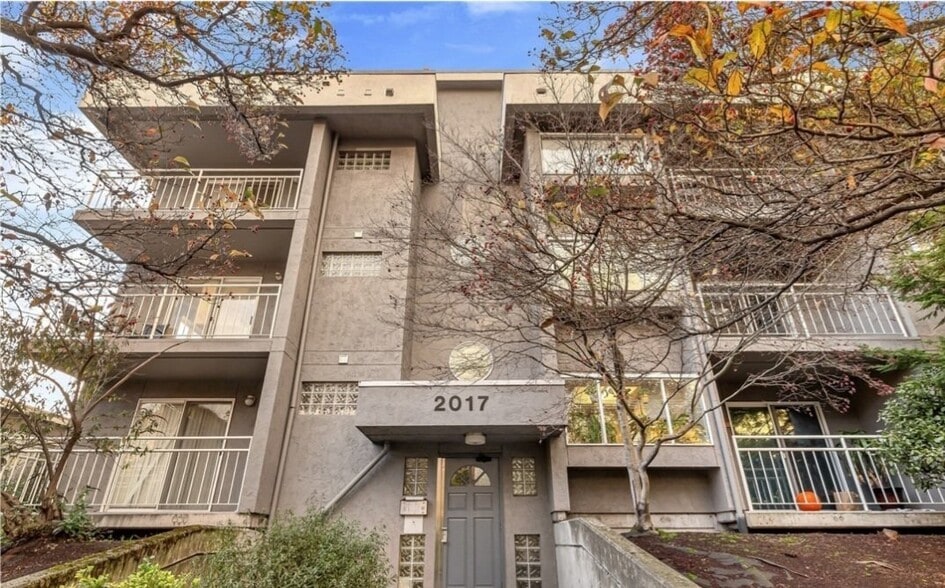 Building Photo - 2017 Eastlake Ave E