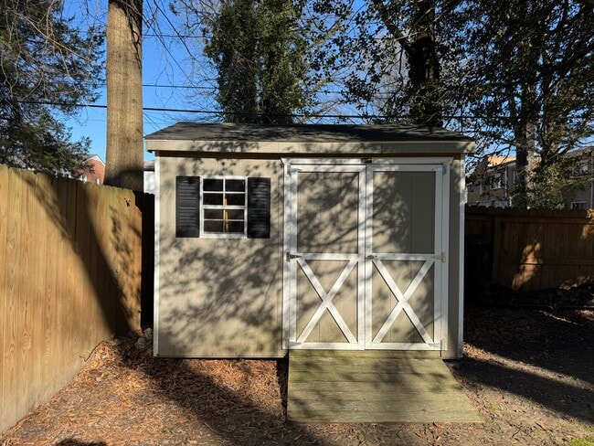 Building Photo - 5009 E Seminary Ave