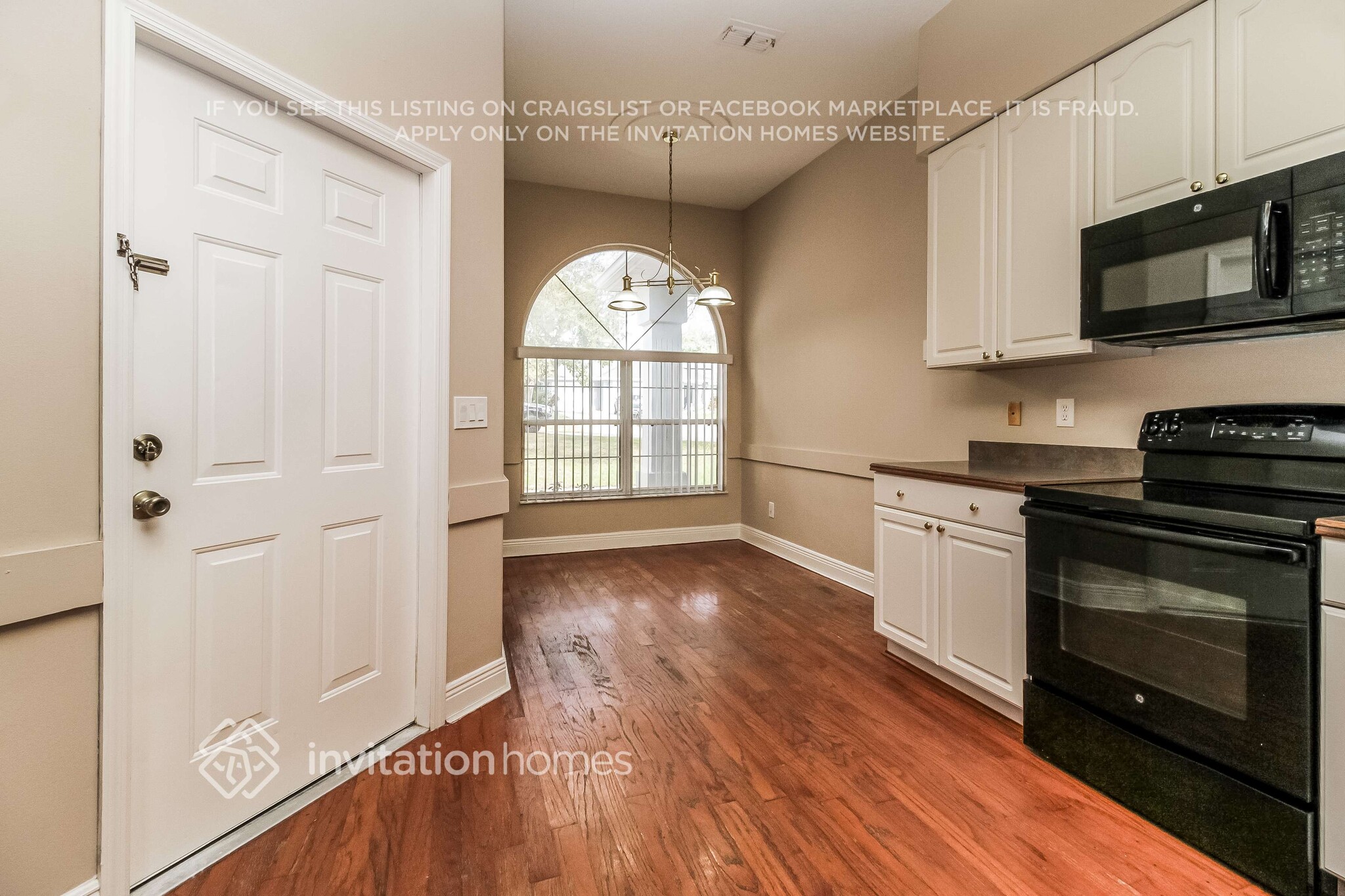 Building Photo - 10428 Calle De Flores Dr