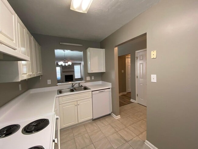 Building Photo - 4723 Brookwood Dr