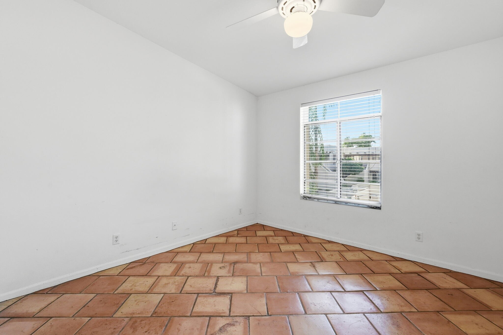 Building Photo - 1449 E Highland Ave