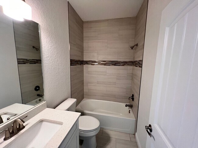 Building Photo - Almost New 2023 Built 3/2 in Convenient Punta Gorda Location