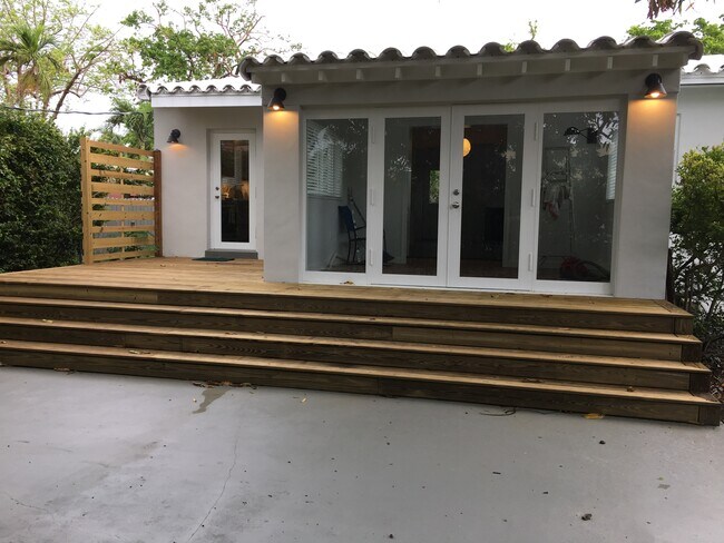 Building Photo - 1640 Coral Gate Dr