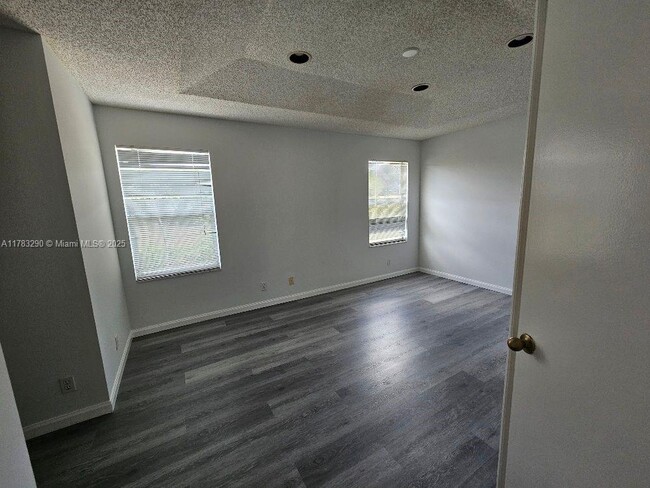 Building Photo - 7577 Springfield Lake Dr