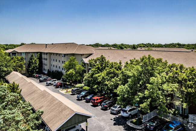 Building Photo - Claridge Court