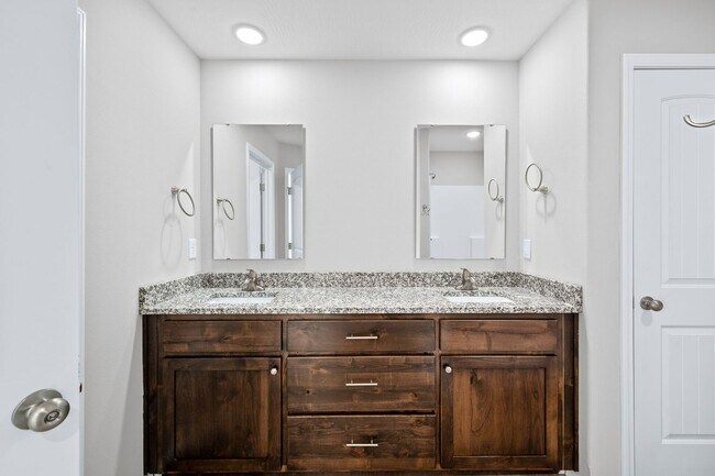 Building Photo - LEASING