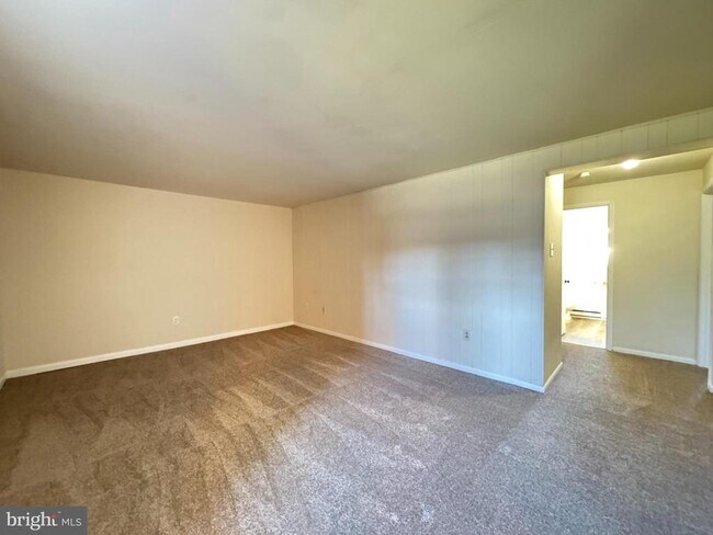 Building Photo - 7 Orchard Hills Dr