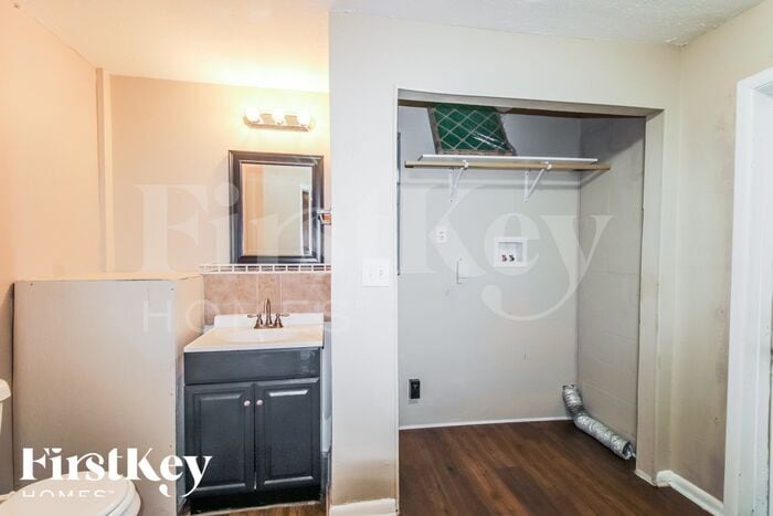 Building Photo - 4125 Woodsville Dr