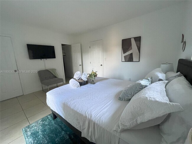 Building Photo - 1040 SW 28th St