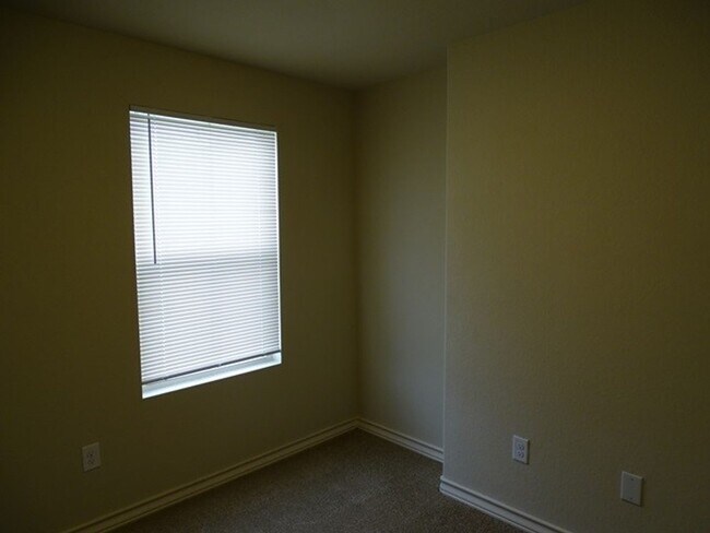 Building Photo - 7117 Micayla Cv