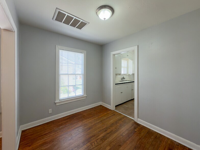 Building Photo - 1912 S Donnybrook Ave