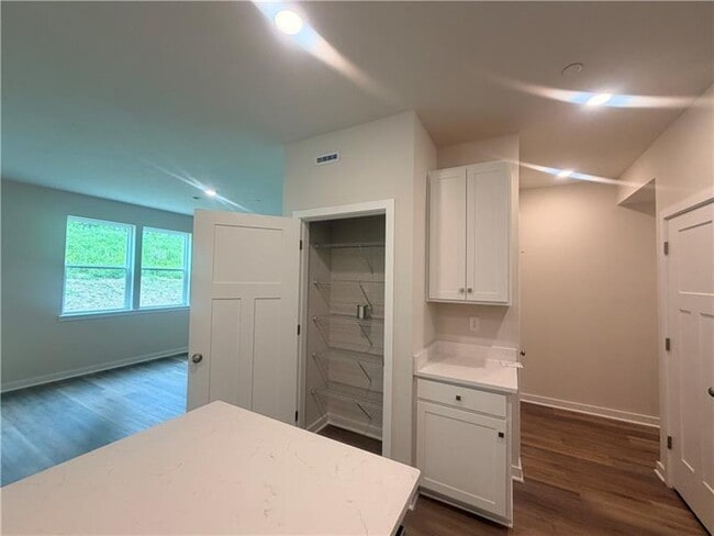 Building Photo - 143 Scotland Ln
